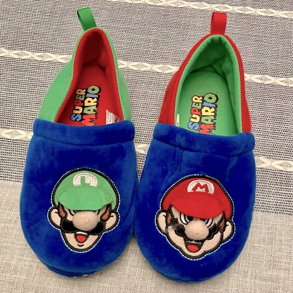 Kids Super Mario plush slippers, size 2-3 - Picture 1 of 11